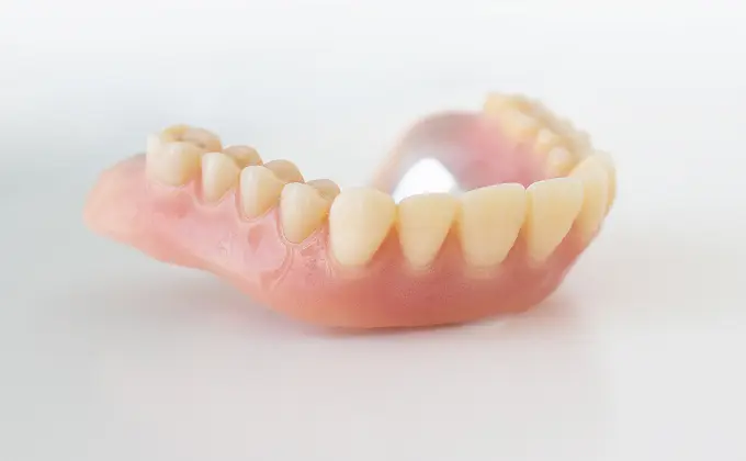 丈夫で違和感のない入れ歯